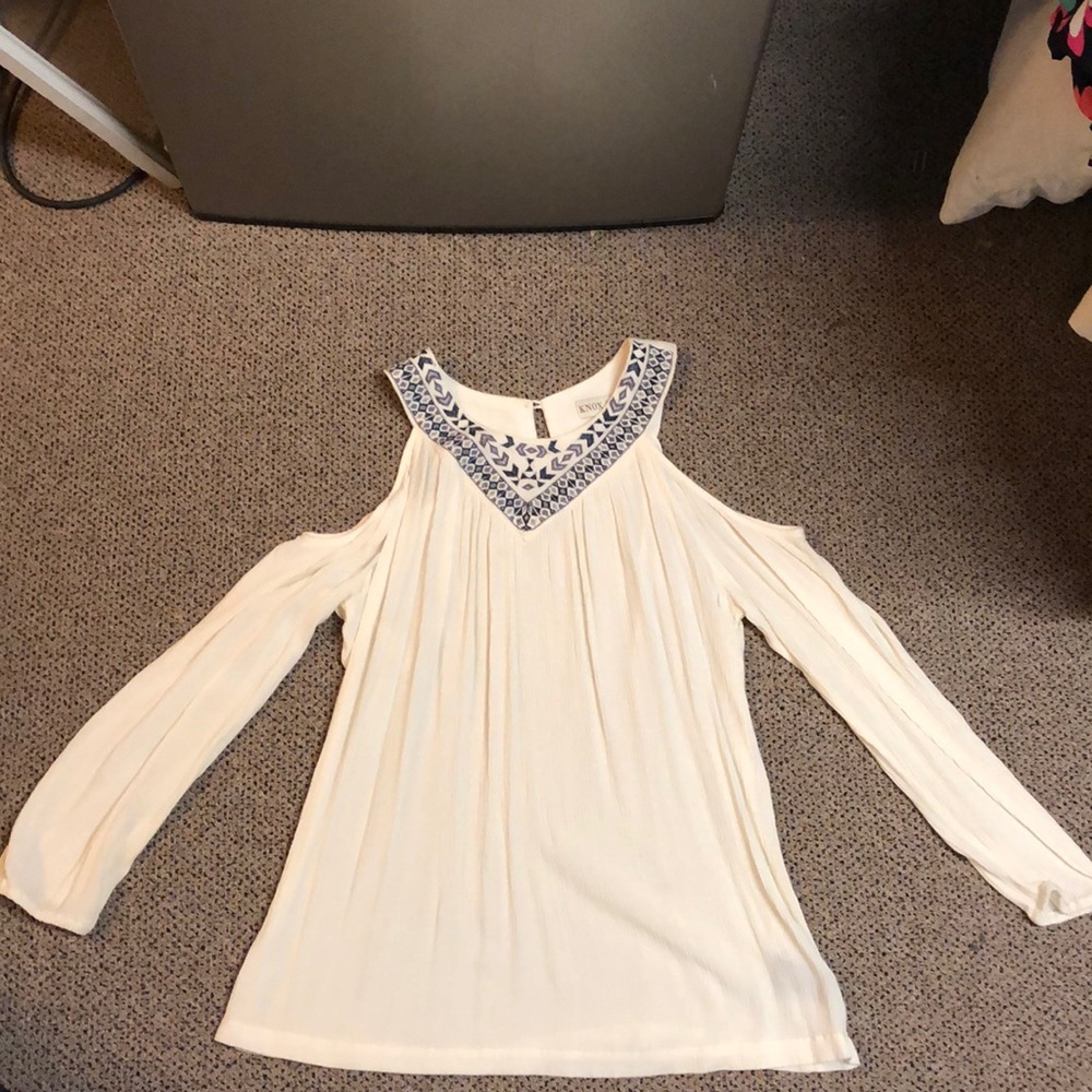 top with shoulder cut outs